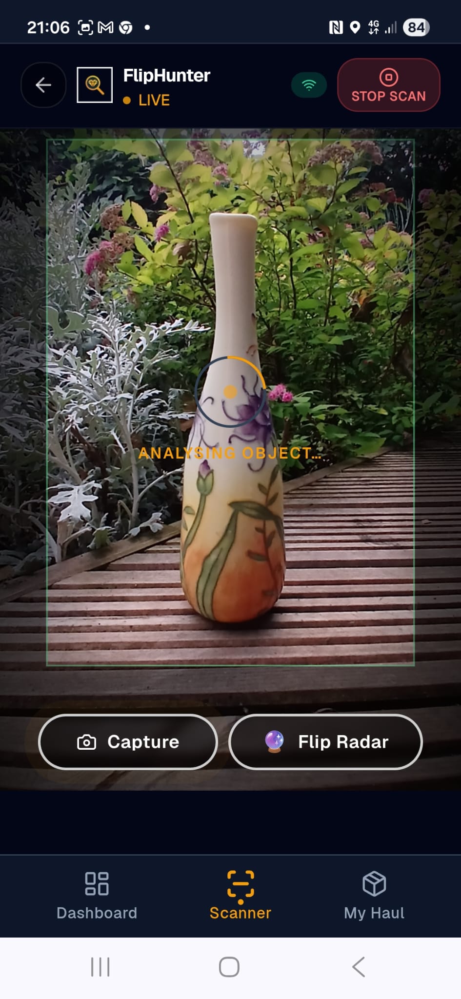 FlipHunter scanner showing a real scan result with a vase and estimated US profit